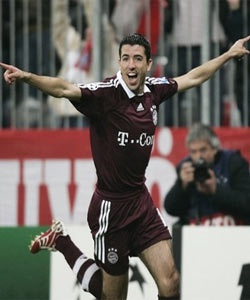 Roy Makaay lập kỷ lục, lịch sử vẫn gọi tên Bayern  - 1