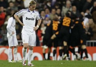 Schuster vẫn "gượng" khen các học trò - 1