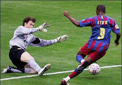 Tiểu sử cầu thủ Samuel Etoo - Hành trình từ Douala đến đỉnh cao bóng đá thế giới