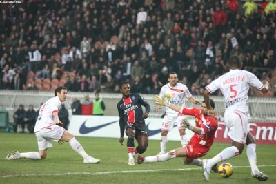 “Nghiền nát” Nancy, PSG áp sát Lyon - 1