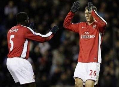 Arsenal thắp lên hy vọng trở lại tốp 4 - 1 Arsenal thắp lên hy vọng trở lại tốp 4 - 1