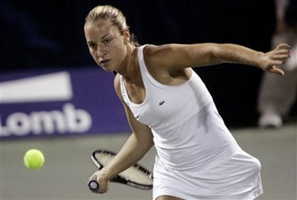 Danh hiệu sân đất nện đầu tiên cho Sharapova - 1 Danh hiệu sân đất nện đầu tiên cho Sharapova - 1