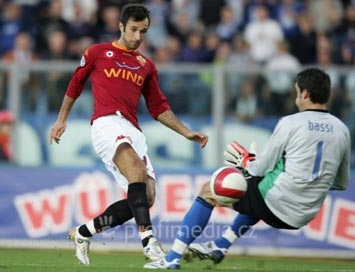 Totti tin Vucinic sẽ sút tung lưới MU - 1 Totti tin Vucinic sẽ sút tung lưới MU - 1