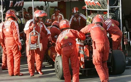 Brawn GP làm nên lịch sử, Ferrari “khóc” thảm - 1 Brawn GP làm nên lịch sử, Ferrari “khóc” thảm - 1