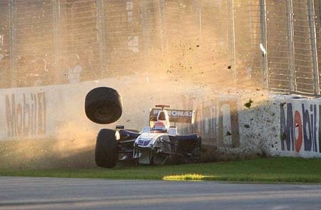 Brawn GP làm nên lịch sử, Ferrari “khóc” thảm - 2 Brawn GP làm nên lịch sử, Ferrari “khóc” thảm - 2