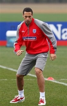 MU lo hàng thủ, Man City “mệt” hàng công - 1 MU lo hàng thủ, Man City “mệt” hàng công - 1