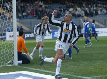Trezeguet sẽ phải làm “khán giả” tại Euro 2008 - 1 Trezeguet sẽ phải làm “khán giả” tại Euro 2008 - 1