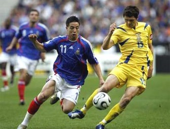 Pháp độc chiếm ngôi đầu, Italia "biết ơn" Inzaghi - 1