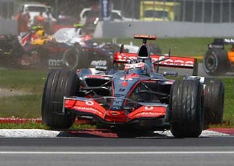 Hamilton vươn tới đỉnh trong buổi chiều "kinh hoàng" - 1