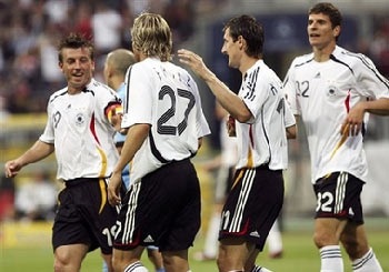 Đức gây ấn tượng, "Sư tử Anh" lo lắng - 1 Đức gây ấn tượng, "Sư tử Anh" lo lắng - 1