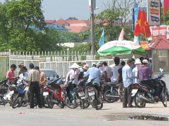 Nhộn nhịp cò vé vào "mùa" - 6 Nhộn nhịp cò vé vào "mùa" - 6