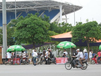 Nhộn nhịp cò vé vào "mùa" - 8 Nhộn nhịp cò vé vào "mùa" - 8