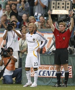 Beckham chính thức ra mắt trong màu áo LA Galaxy - 1 Beckham chính thức ra mắt trong màu áo LA Galaxy - 1