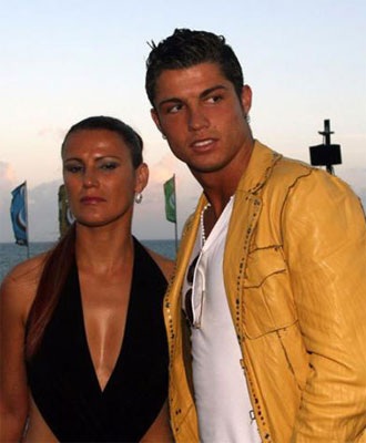 Ronaldo mở cửa hàng thời trang? - 4 Ronaldo mở cửa hàng thời trang? - 4