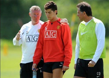 Calderon sắp “tấn công trực diện” MU - 1