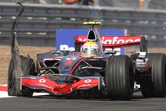 Ferrari đại thắng, Hamilton gặp xui - 2