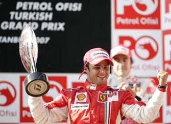 Ferrari đại thắng, Hamilton gặp xui - 3