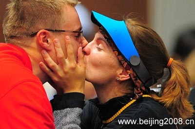Chủ nhà thất vọng bị “vuột” mất HCV đầu tiên của Olympic 2008 - 4 Chủ nhà thất vọng bị “vuột” mất HCV đầu tiên của Olympic 2008 - 4