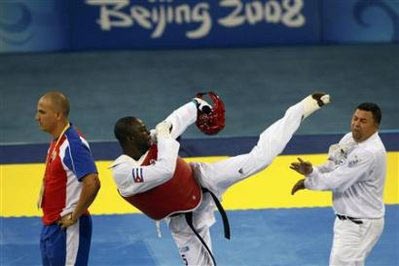 “Tung cước” vào mặt trọng tài vì bị xử thua - 5 “Tung cước” vào mặt trọng tài vì bị xử thua - 5