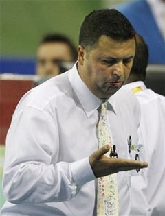 “Tung cước” vào mặt trọng tài vì bị xử thua - 1 “Tung cước” vào mặt trọng tài vì bị xử thua - 1