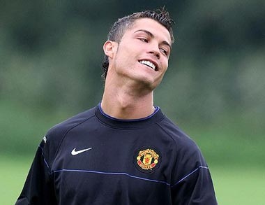 Ronaldo tái xuất, "Quỷ đỏ" nghênh chiến "tàu ngầm vàng" - 1 Ronaldo tái xuất, "Quỷ đỏ" nghênh chiến "tàu ngầm vàng" - 1