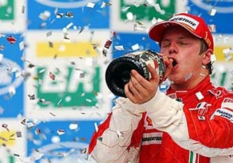 Raikkonen trở thành nhà tân vô địch F1, Hamilton "ôm hận" - 3 Raikkonen trở thành nhà tân vô địch F1, Hamilton "ôm hận" - 3