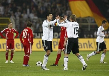 Joachim Loew sung sướng với 3 điểm trước “gấu Nga” - 1 Joachim Loew sung sướng với 3 điểm trước “gấu Nga” - 1