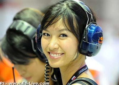 Hình ảnh các người đẹp tại chặng đua đêm Singapore GP - 14