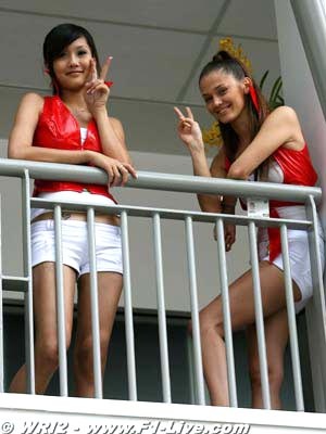 Hình ảnh các người đẹp tại chặng đua đêm Singapore GP - 19