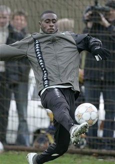 Milan, Real Madrid "cập bến"? - 2