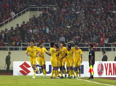 Công Vinh ghi bàn thắng Vàng giúp Việt Nam vô địch AFF Cup - 2 Công Vinh ghi bàn thắng Vàng giúp Việt Nam vô địch AFF Cup - 2