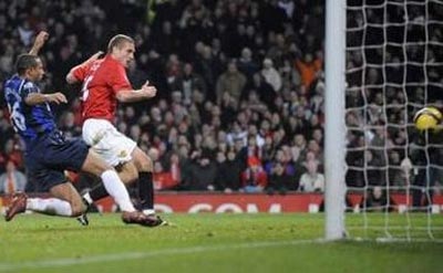 Vidic ghi bàn "quý hơn vàng" giúp MU thắng phút chót - 3 Vidic ghi bàn "quý hơn vàng" giúp MU thắng phút chót - 3