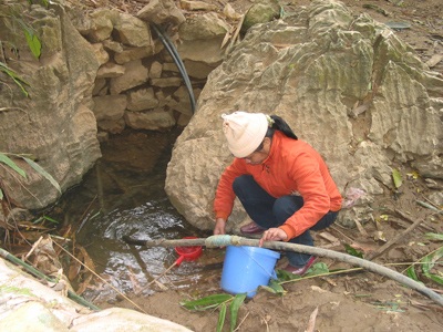 Cả xã bị “đầu độc” bệnh đau đầu, thấp khớp - 4 Cả xã bị “đầu độc” bệnh đau đầu, thấp khớp - 4