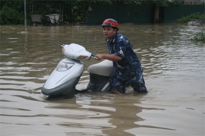 Tiền tỷ “chôn” dưới nước - 3