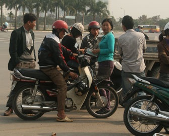 Ít người mua, nhiều sai phạm - 1