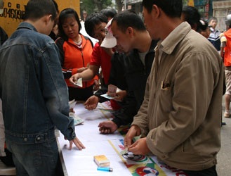 Ít người mua, nhiều sai phạm - 6