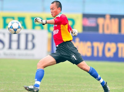 Thủ môn Hồng Sơn có nguy cơ bị kỷ luật nội bộ - 1 Thủ môn Hồng Sơn có nguy cơ bị kỷ luật nội bộ - 1