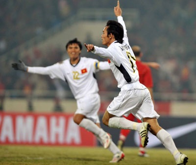 Tuyển Việt Nam thua đậm chủ nhà Trung Quốc - 2 Tuyển Việt Nam thua đậm chủ nhà Trung Quốc - 2