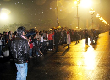 Khoảnh khắc đêm giao thừa thành Vinh - 1