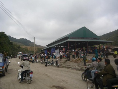 Đầu năm “xông” chợ biên giới Việt - Lào - 10