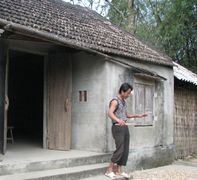 Đình chỉ công tác Chủ tịch xã xén tiền Tết của mẹ liệt sỹ - 1