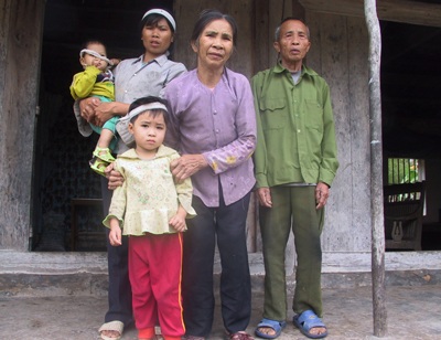 Người đàn bà goá bụa và số phận 2 đứa con thơ - 2 Người đàn bà goá bụa và số phận 2 đứa con thơ - 2