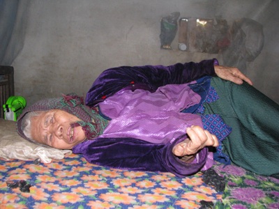 “Quan” xã “mượn” gạo cứu đói của dân để trả nợ - 1