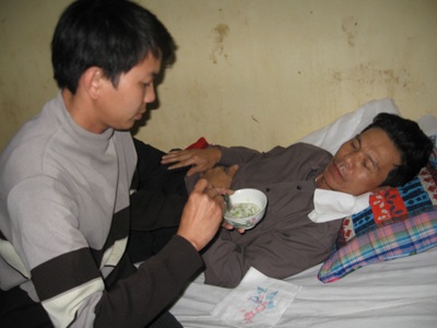 Một thương binh bị công an viên hành hung phải nhập viện - 1