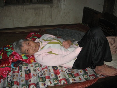 Thu hồi gần 800 triệu đồng tiền tết cấp sai đối tượng - 1