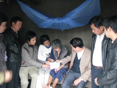 Món quà ấm áp đến với cụ Lường Thị Thúc - 1