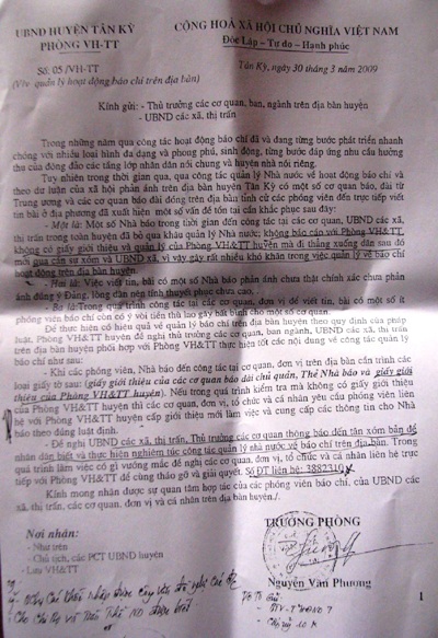 Một huyện ban hành “luật báo chí” riêng - 1