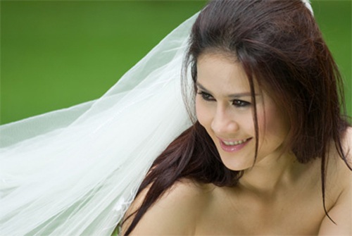 Người đẹp Thân Thuý Hà “lộ” ảnh cưới - 6