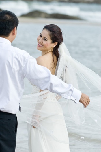 Người đẹp Thân Thuý Hà “lộ” ảnh cưới - 8