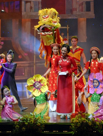 Gặp lại Hoa hậu Bùi Bích Phương trong “Xuân sắc Hà Thành” - 2 Gặp lại Hoa hậu Bùi Bích Phương trong “Xuân sắc Hà Thành” - 2